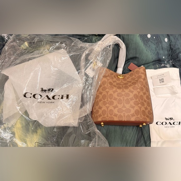 Coach Willow Soft Bucket Bag 19 - Picture 7 of 8